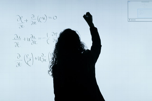 Ángel Herrera a estudiantes y profesores excelentes